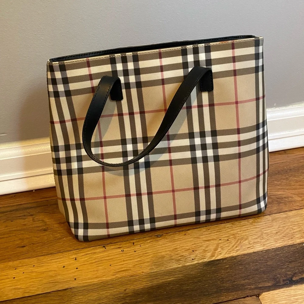 Burberry tote bag. - Picture 2 of 9